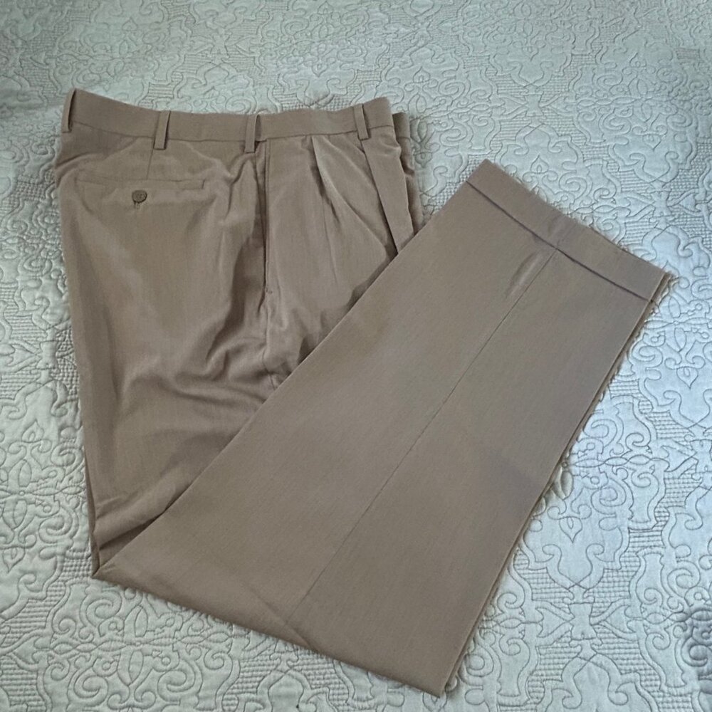 Men's Louis Rafael Size 38-32 beige pants EUC